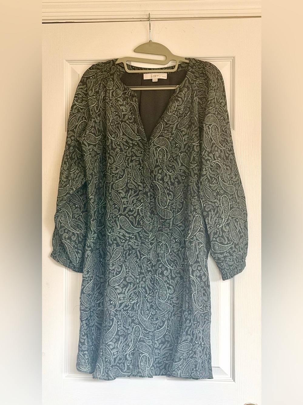 LOFT Petites Paisley V-Neck Dress Size MP – Never Worn